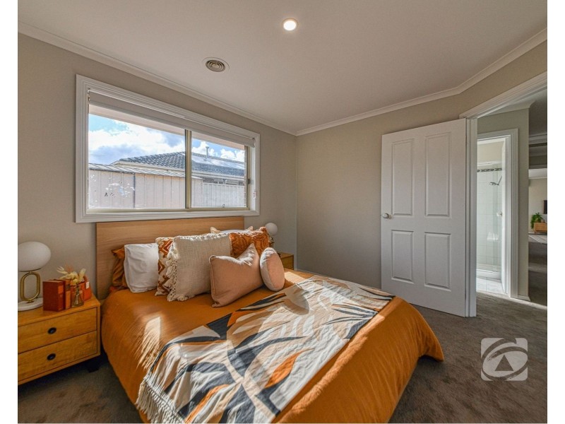 9 Ben Drive, Pakenham VIC 3810