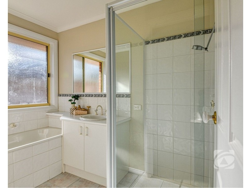 9 Ben Drive, Pakenham VIC 3810