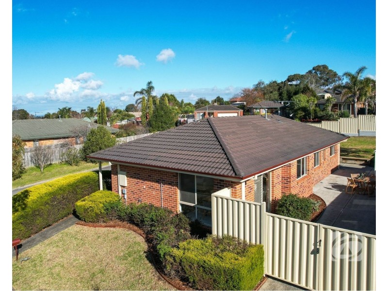 9 Ben Drive, Pakenham VIC 3810