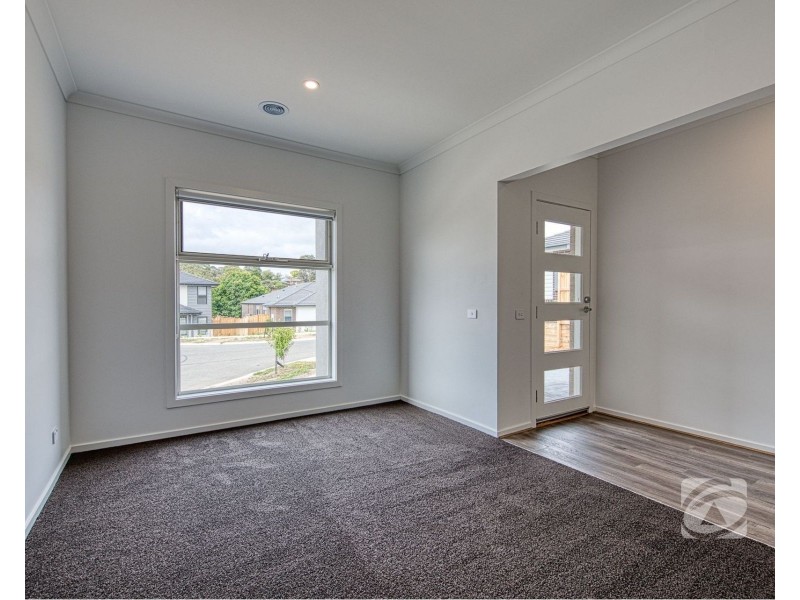 35 Allan Close, Pakenham VIC 3810