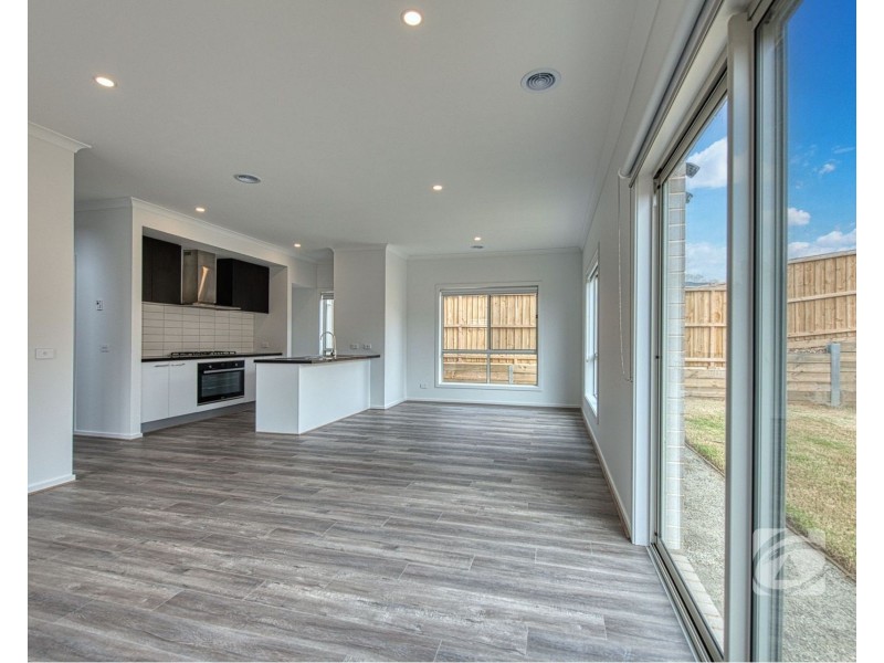 35 Allan Close, Pakenham VIC 3810