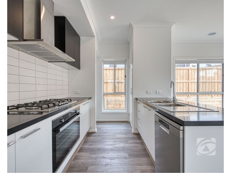 35 Allan Close, Pakenham VIC 3810