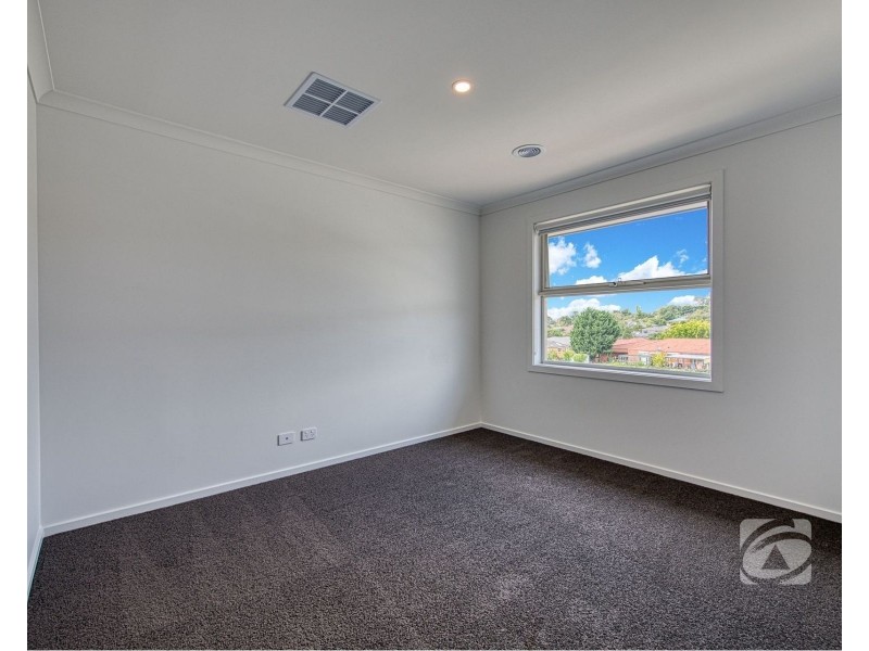 35 Allan Close, Pakenham VIC 3810