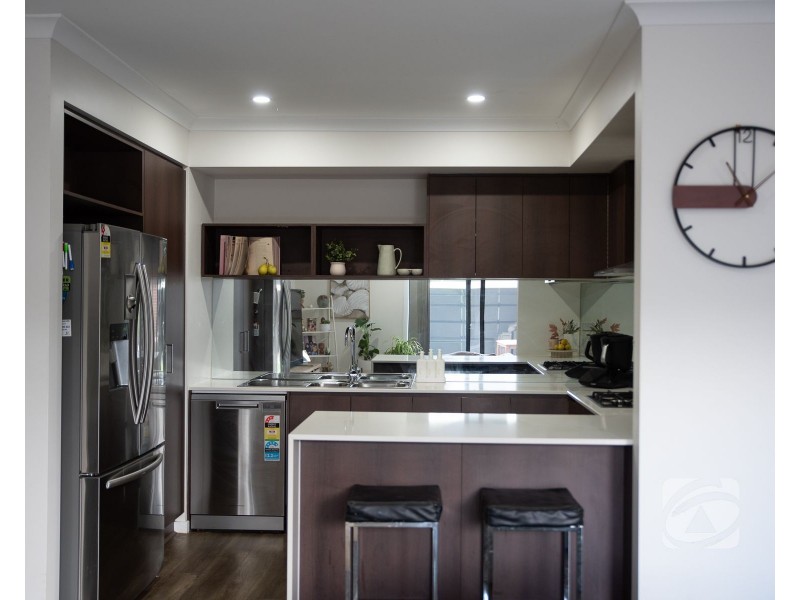 28 Sanctum Walk, Officer VIC 3809