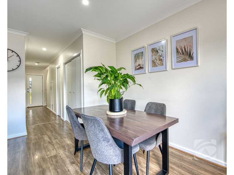 28 Sanctum Walk, Officer VIC 3809