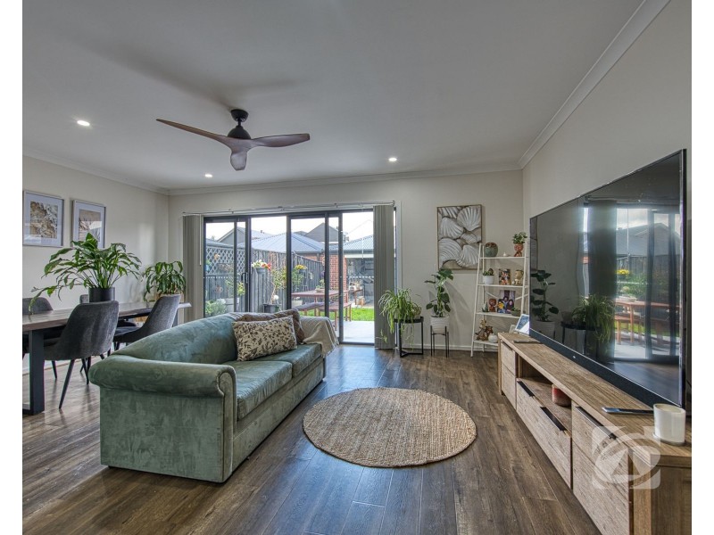 28 Sanctum Walk, Officer VIC 3809