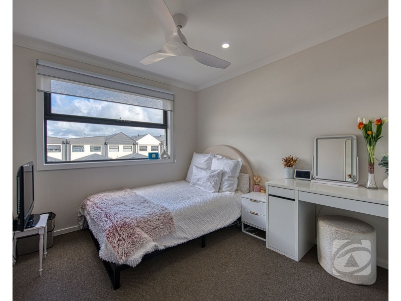 28 Sanctum Walk, Officer VIC 3809