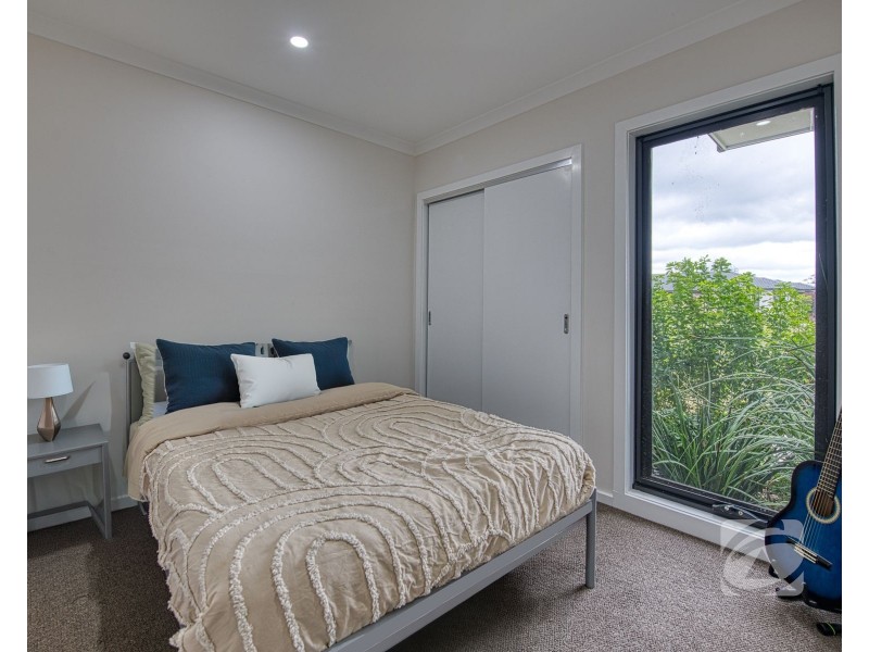 28 Sanctum Walk, Officer VIC 3809