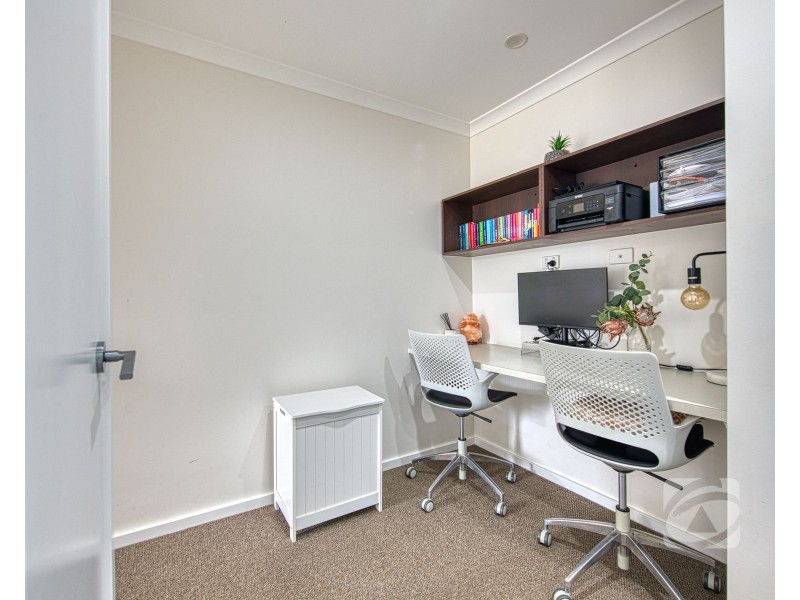 28 Sanctum Walk, Officer VIC 3809