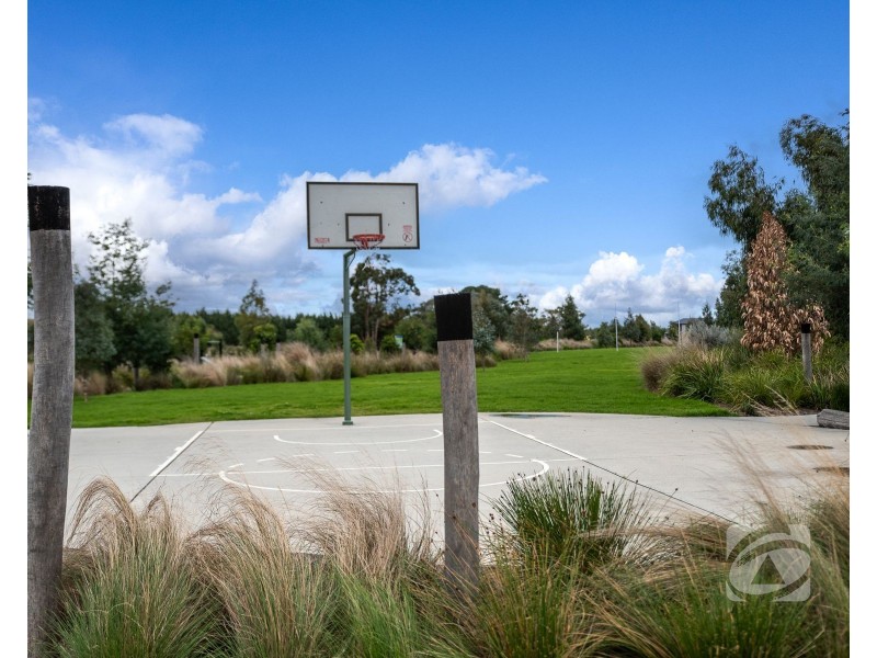 28 Sanctum Walk, Officer VIC 3809