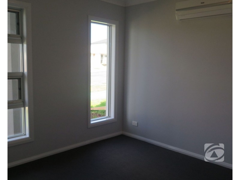 223 Pink Hill Boulevard, Officer VIC 3809