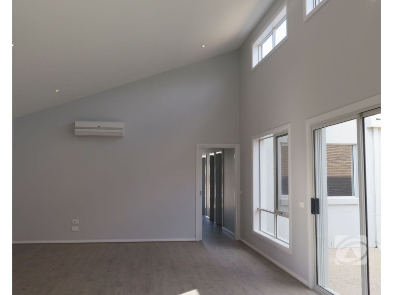 223 Pink Hill Boulevard, Officer VIC 3809