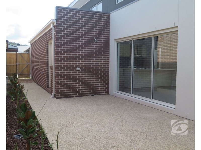 223 Pink Hill Boulevard, Officer VIC 3809