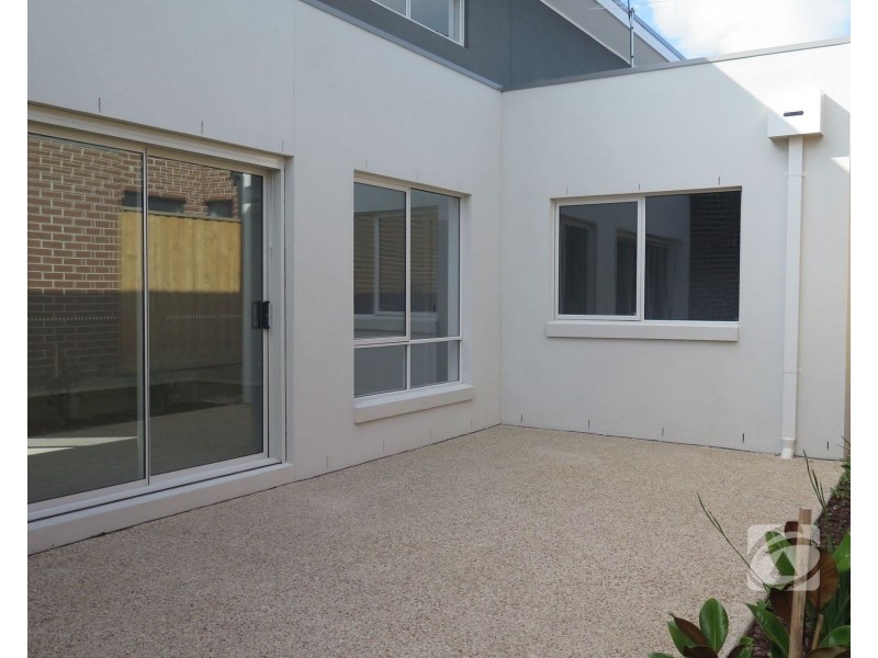 223 Pink Hill Boulevard, Officer VIC 3809