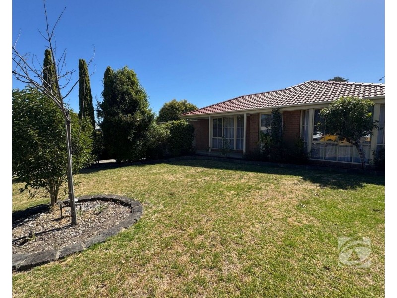 5 Emily Close, Pakenham VIC 3810