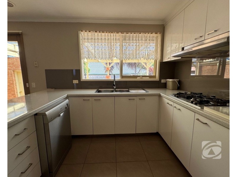 5 Emily Close, Pakenham VIC 3810