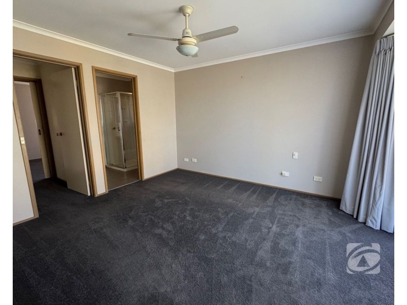 5 Emily Close, Pakenham VIC 3810