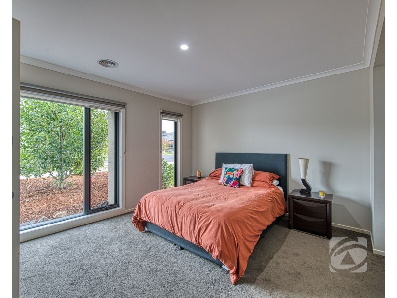 16 Columbia Drive, Officer VIC 3809