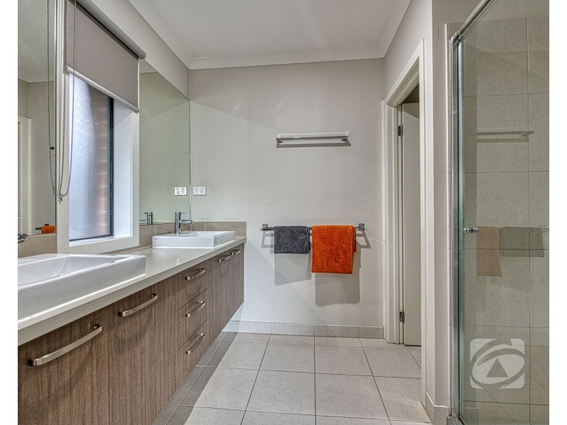 16 Columbia Drive, Officer VIC 3809