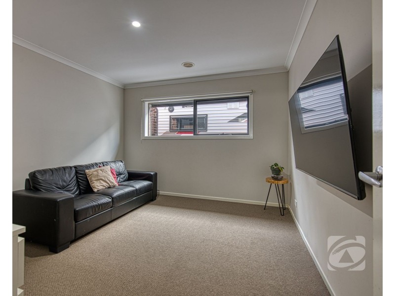 16 Columbia Drive, Officer VIC 3809