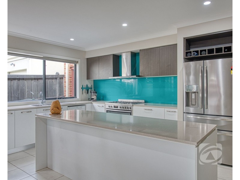 16 Columbia Drive, Officer VIC 3809