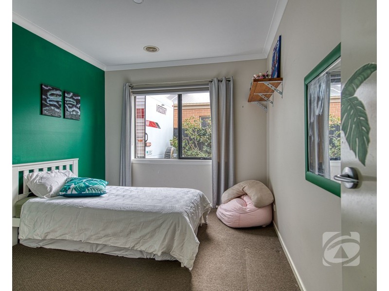 16 Columbia Drive, Officer VIC 3809