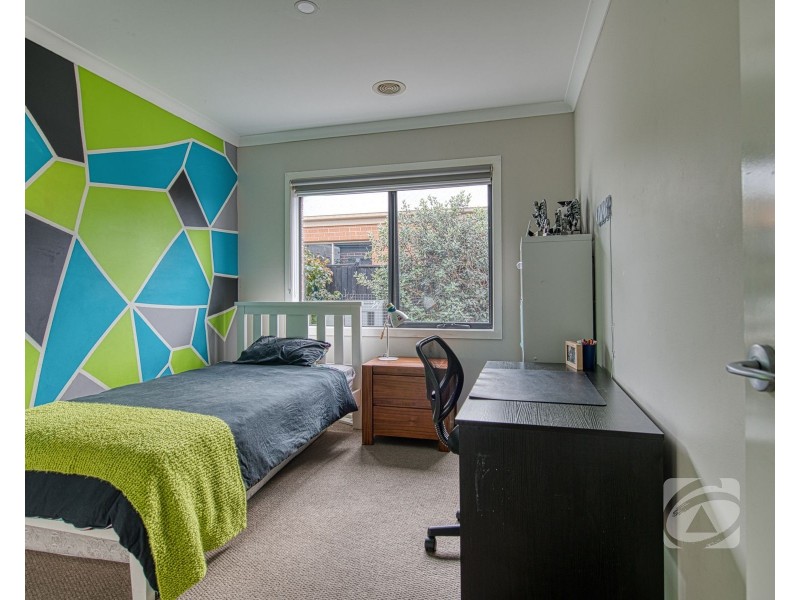 16 Columbia Drive, Officer VIC 3809