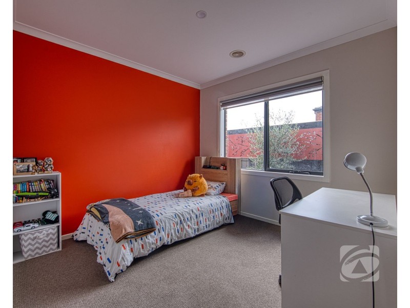 16 Columbia Drive, Officer VIC 3809