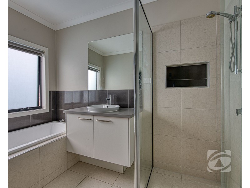 16 Columbia Drive, Officer VIC 3809