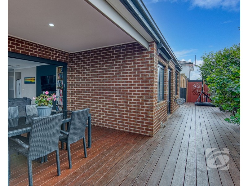 16 Columbia Drive, Officer VIC 3809