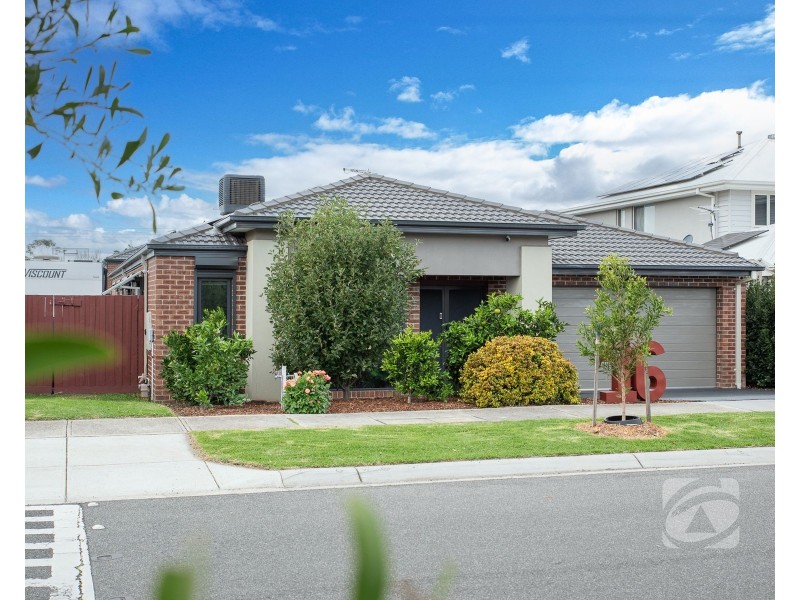 16 Columbia Drive, Officer VIC 3809