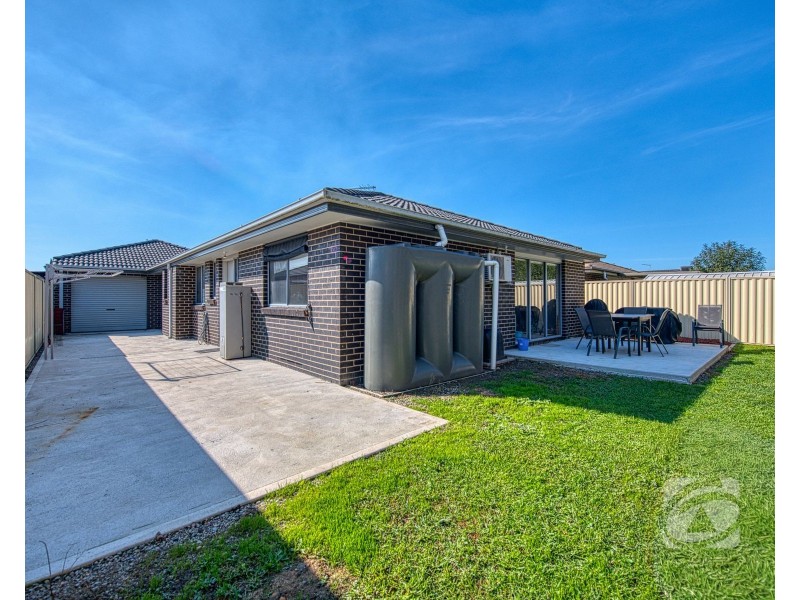 56 Blue Horizons Way, Pakenham VIC 3810