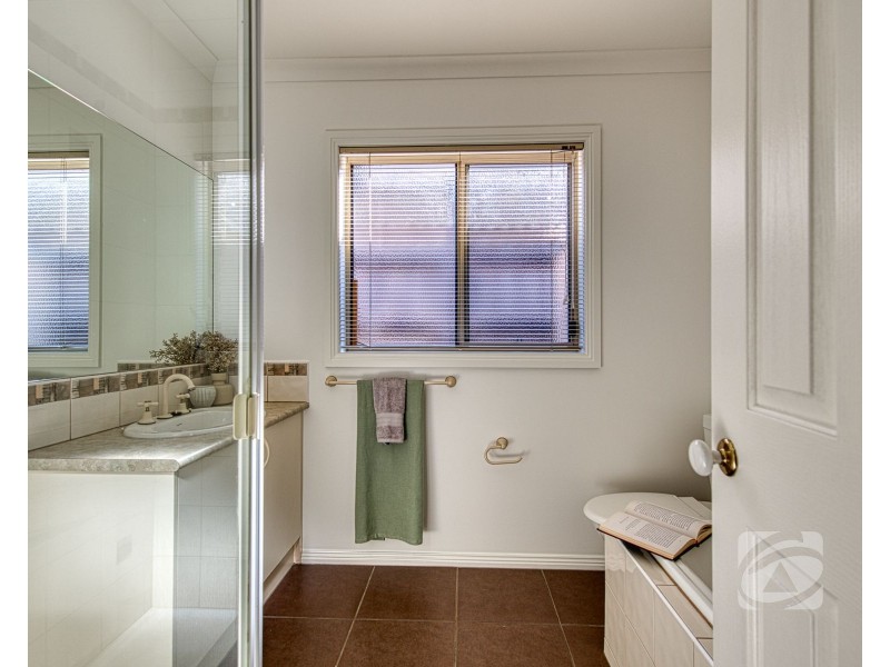 2/47 Princes Hwy, Pakenham VIC 3810