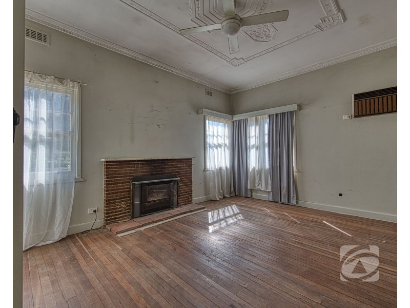 25 Mont Albert Road, Garfield VIC 3814
