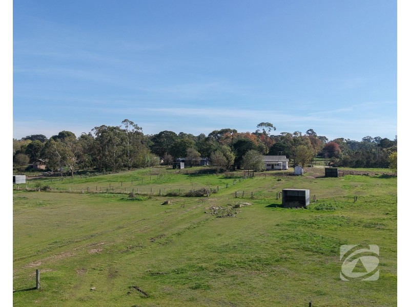 25 Mont Albert Road, Garfield VIC 3814