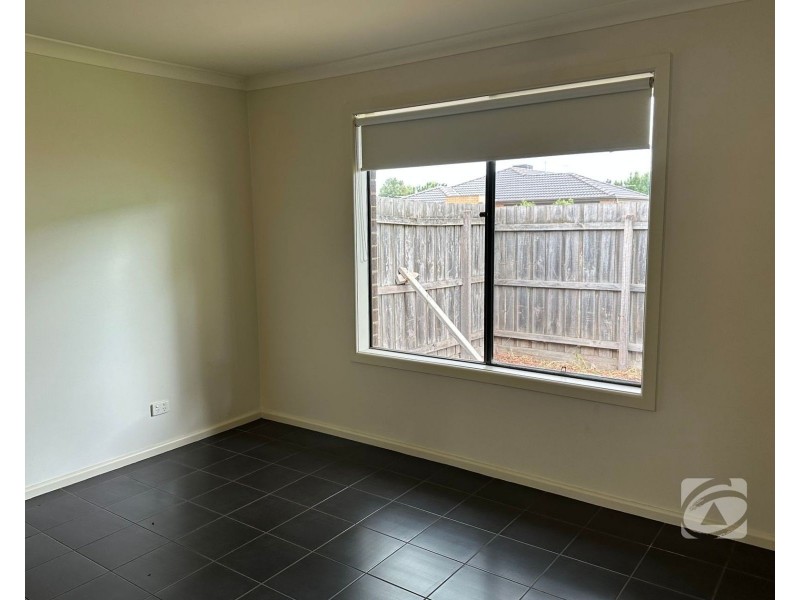 2 Danita Way, Cranbourne West VIC 3977