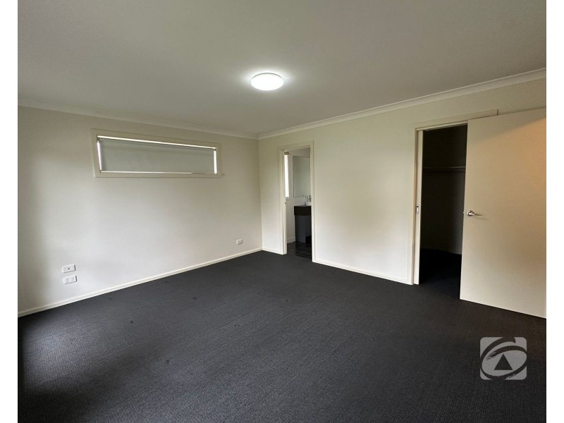 2 Danita Way, Cranbourne West VIC 3977