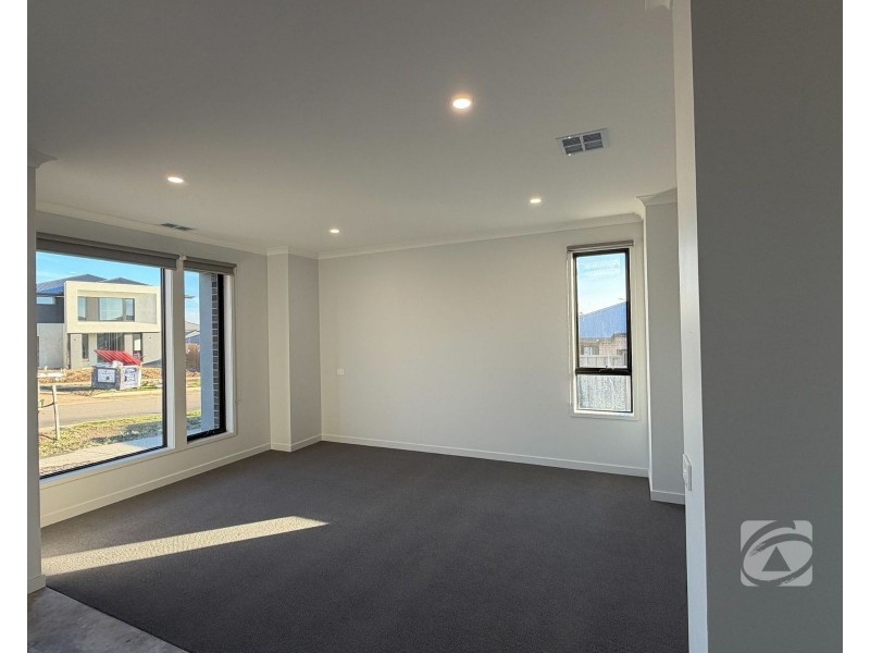 11 Noack Avenue, Nar Nar Goon VIC 3812
