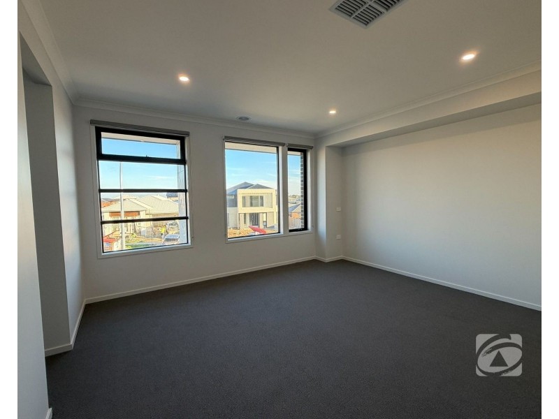 11 Noack Avenue, Nar Nar Goon VIC 3812