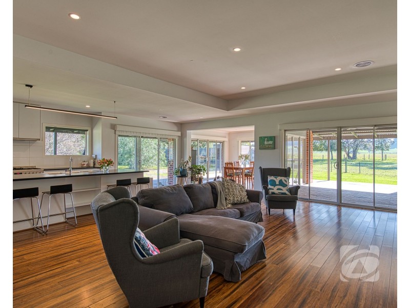 2/210 Toomuc Valley Road, Pakenham VIC 3810