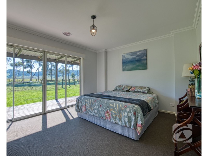 2/210 Toomuc Valley Road, Pakenham VIC 3810