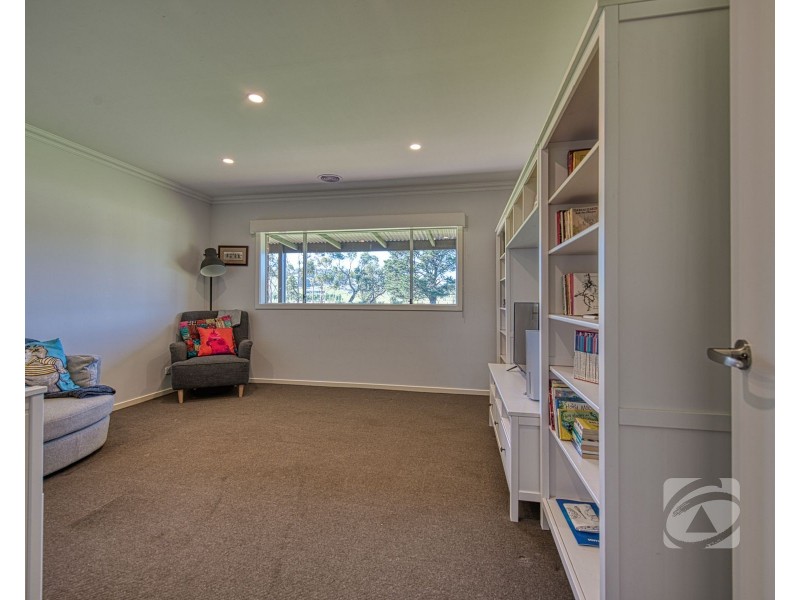 2/210 Toomuc Valley Road, Pakenham VIC 3810