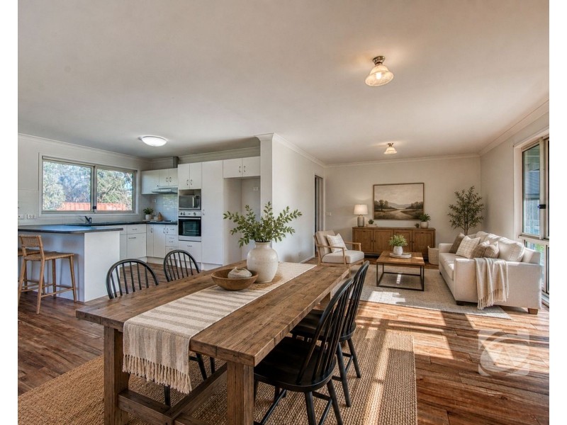 2/210 Toomuc Valley Road, Pakenham VIC 3810
