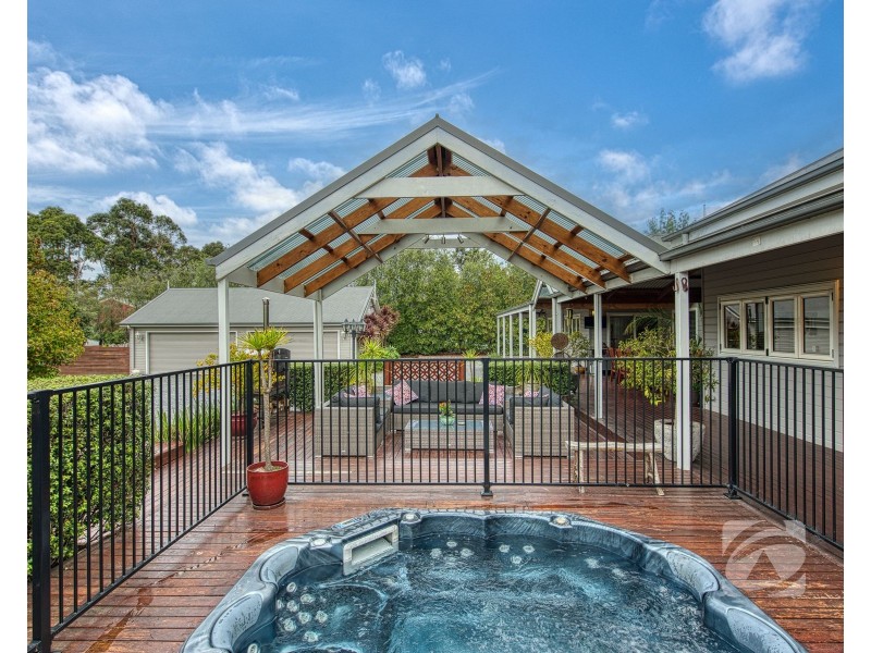 33 Thomas Street, Beaconsfield VIC 3807