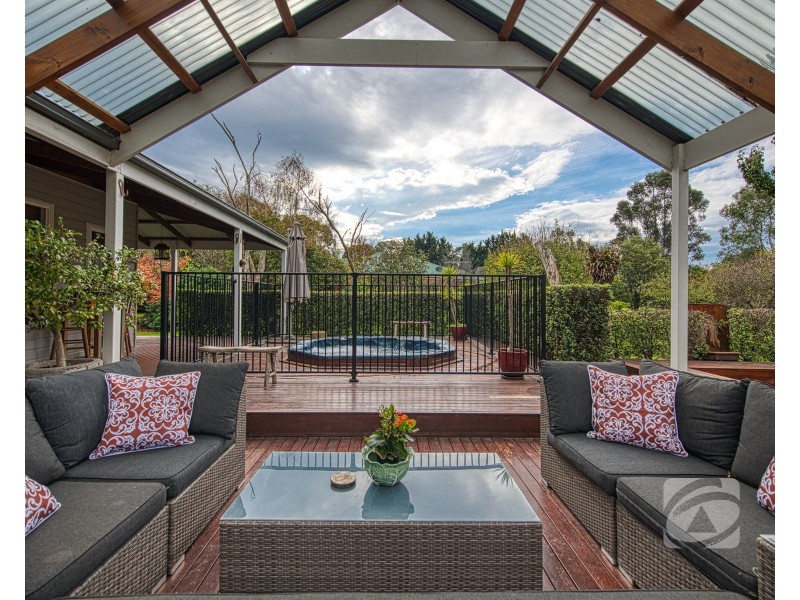 33 Thomas Street, Beaconsfield VIC 3807