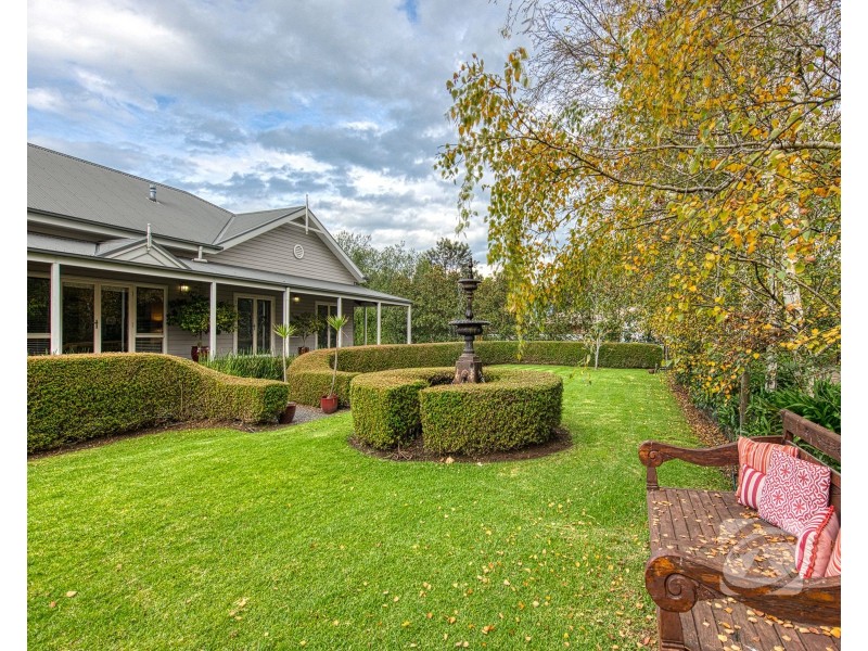 33 Thomas Street, Beaconsfield VIC 3807