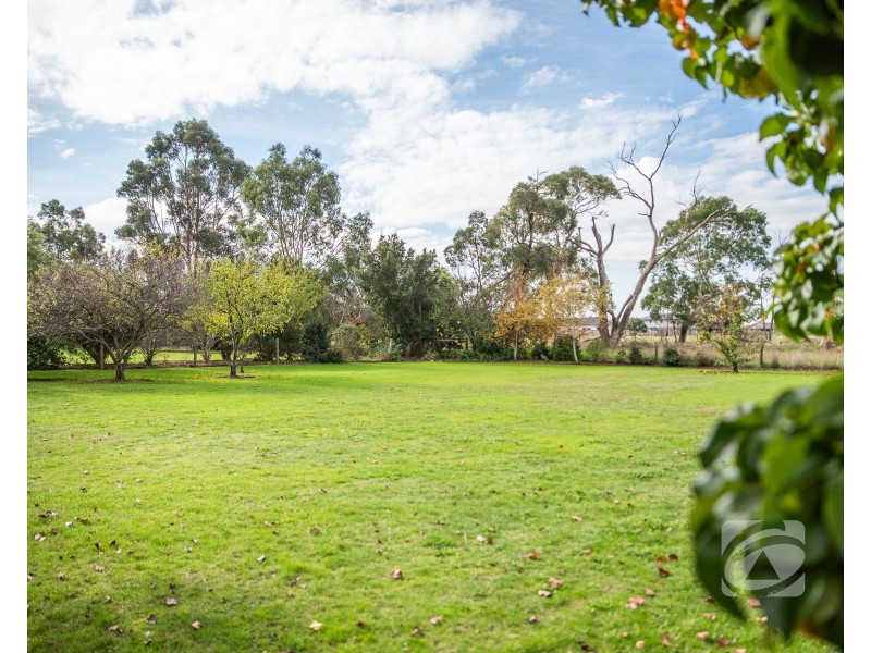 33 Thomas Street, Beaconsfield VIC 3807