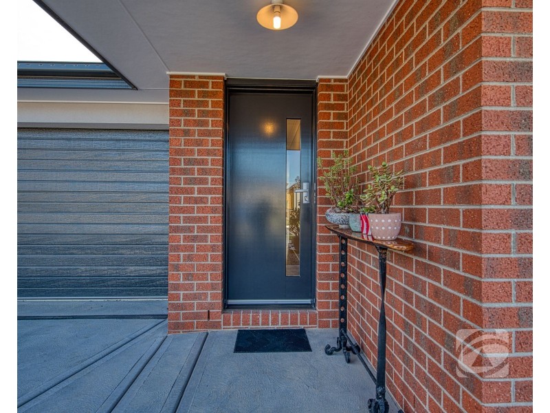 11 Topiary Street, Pakenham VIC 3810