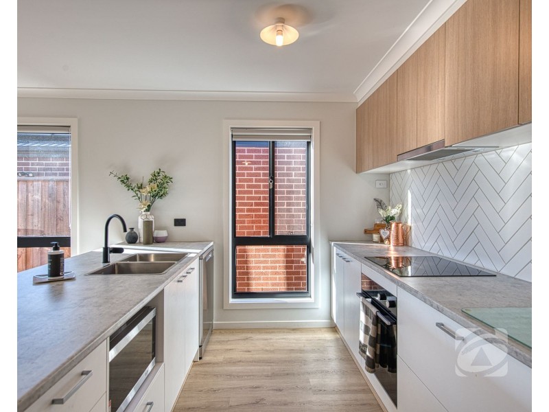 11 Topiary Street, Pakenham VIC 3810