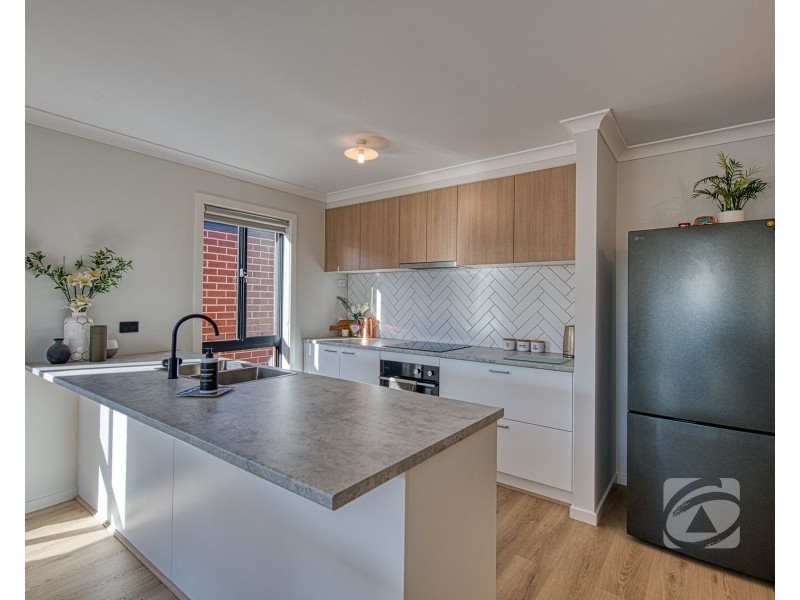 11 Topiary Street, Pakenham VIC 3810